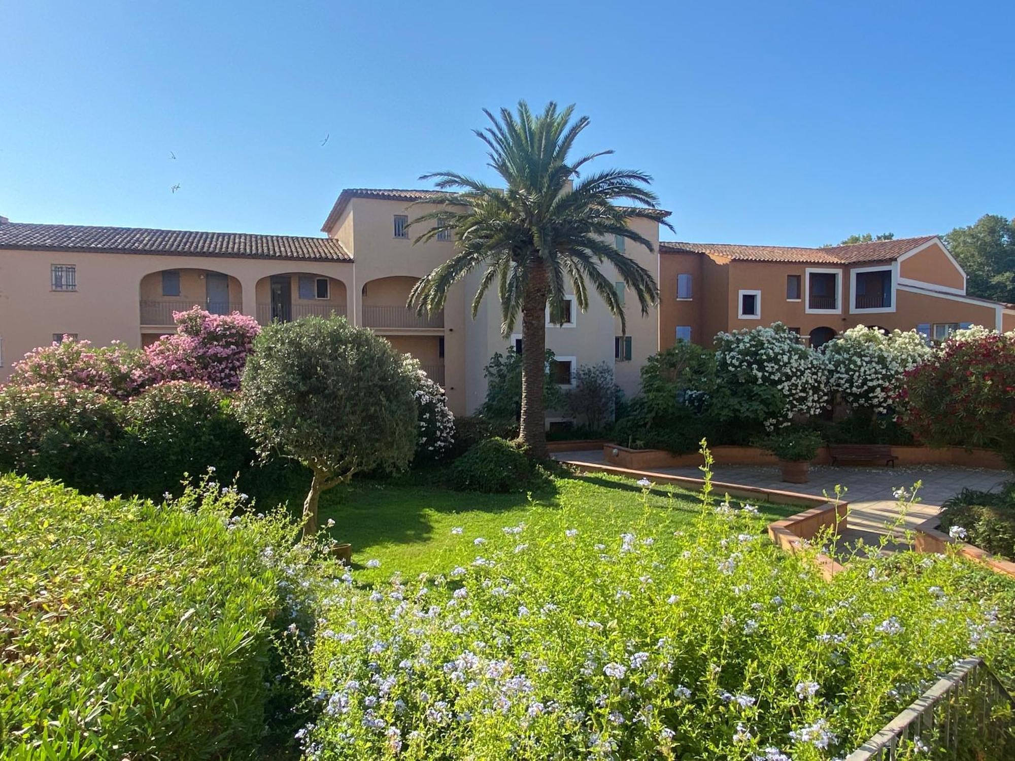 2 Bedrooms, 15 Min Walk To Beach, Ac, Pool & Fiber Internet In A Quiet, Private Gated Domain 5Kms To St Tropez Cogolin Exterior foto
